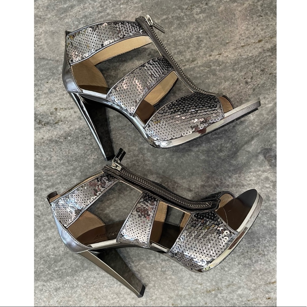 MICHAEL KORS Berkeley T-Strap Sequin/Metallic Sandals - US Size 8.5